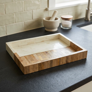 Plateau de service rectangulaire en bois et résine fait main, design minimaliste, vaisselle en bois massif, finition polie écologique - Product Image 1