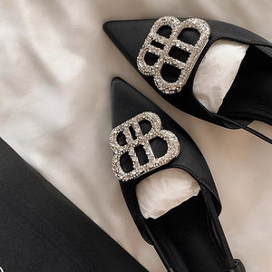 Designer donna 2024 estate sandali <span class=keywords><strong>con</strong></span> <span class=keywords><strong>tacco</strong></span> quadrato <span class=keywords><strong>con</strong></span> lussuosa fibbia di diamanti 3cm tacchi bassi punta chiusa famose <span class=keywords><strong>scarpe</strong></span> da esterno - Product Image 4