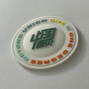 高品质硅贴片定制橡胶可洗良好的弹性和强度3d品牌圆形硅胶帽子旗贴片