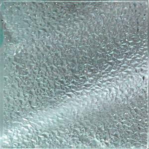 مبنى فني مزخرف بباب مطبخ من الزجاج مخدد بمنتجات فنية أخرى - Product Image 3