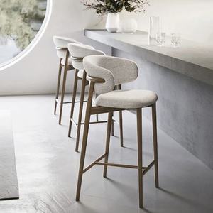 Ghế quầy bar gỗ nguyên khối hiện đại dùng cho khách sạn và nhà hàng, chắc chắn và thân thiện với môi trường - Product Image 1
