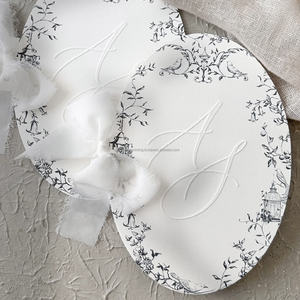 Carte d'invitation de mariage ovale de luxe, gaufrée à sec, monogramme personnalisé, impression sur papier épais, élégante et minimaliste - Product Image 2