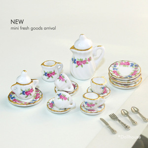 En gros, service à thé miniature en céramique et porcelaine pour <span class=keywords><strong>maison</strong></span> de poupée, comprenant bouilloire, vaisselle, ensemble de tasses modèle <span class=keywords><strong>maison</strong></span> et <span class=keywords><strong>plateau</strong></span> à fleurs - Product Image 2