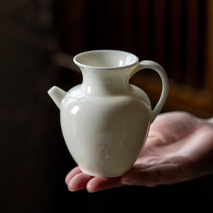 Théière en céramique blanche abricot en forme de melon avec poignée, tasse de justice, style chinois traditionnel, pichet à eau portatif Dehua - Product Image 1