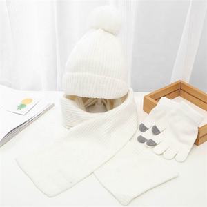 Logotipo personalizado Moda Invierno Gorro de punto Forro polar Twist Stripes Negro Rojo Blanco Amarillo Bufanda Sombrero Guante Conjuntos para niños - Product Image 6