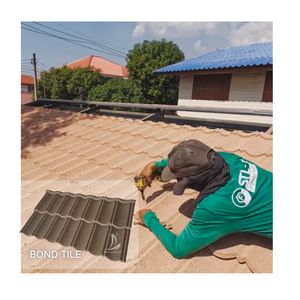 Tuiles de <span class=keywords><strong>toiture</strong></span> en métal rouge noir Bond en terre cuite Feuille de <span class=keywords><strong>toiture</strong></span> enduite de pierre de bardeau - Product Image 1