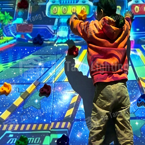 Système de jeu de projection murale pour enfants en salle de jeux avec équipement d'escalade interactif pour des expériences amusantes - Product Image 6