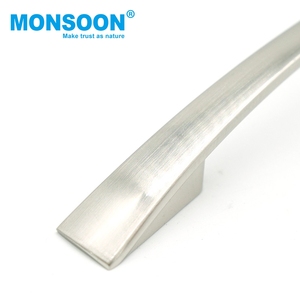 Poignée <span class=keywords><strong>de</strong></span> porte <span class=keywords><strong>de</strong></span> commode, poignée <span class=keywords><strong>de</strong></span> placard, poignée <span class=keywords><strong>de</strong></span> garde-robe, poignées en T courbées en alliage <span class=keywords><strong>de</strong></span> zinc argenté pour cuisine, hôtel, salle <span class=keywords><strong>de</strong></span> bain - Product Image 4