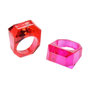Fabricant Vente en gros Vente en gros Bague en cristal en plastique Bague de déclaration transparente de dessin animé - Product Image 6