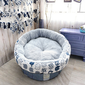 سرير حيوانات أليفة جديد مقاوم للماء للتخييم والسفر، تصميم دائري لطيف للقطط والكلاب، مصنوع من المخمل الصلب بأسلوب كرتوني كلاسيكي، قابل للغسل ومناسب لجميع المواسم - Product Image 3