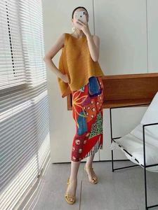 2023 d'été Couston Offre Spéciale Plissé Miyake Taille Haute Plissée <span class=keywords><strong>Mi</strong></span> <span class=keywords><strong>Longue</strong></span> Fente Femmes <span class=keywords><strong>jupe</strong></span> Droite <span class=keywords><strong>Tube</strong></span> De <span class=keywords><strong>Jupe</strong></span> - Product Image 3