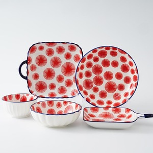 Juego de vajilla de cerámica con patrón radial rojo vibrante-Embellecedor azul versátil para el hogar Comedor Ensalada Servir Postre Sosteniendo y Cocina - Product Image 1