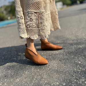 Nouvelles bottes rétro 303-21 en cuir de vachette tissé à la main pour femmes, à bout pointu, semelle plate et souple - Product Image 4