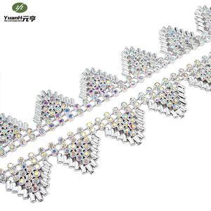 Catena di Strass Cristallo AB di Alta Qualità 21mm con Placcatura Triangolare Dorata per Accessori Fai-da-Te di Borse, <span class=keywords><strong>Scarpe</strong></span> e Abbigliamento - Product Image 4