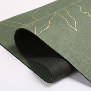 Tapis de yoga en microfibre écologique en caoutchouc naturel imprimé avec un design personnalisé. - Product Image 3