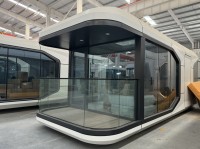 Maison capsule spatiale préfabriquée à bas prix Petite maison avec système intelligent pour hôtel Mooncabin et location de