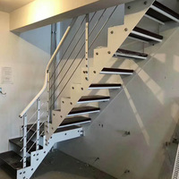 Escaliers en spirale modernes pour l'intérieur, en fer forgé avec options en acier inoxydable, bois ou verre, forme droite pour usage domestique