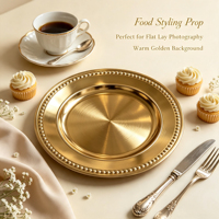 Assiette décorative en plastique plaqué or de luxe sur mesure, bord perlé, pour banquets, mariages, fêtes et décorations de table.