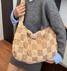 2026 Yeni Moda Peluş Çanta Bayan Büyük Kapasiteli Tote Çanta Bayan Kış Çantası Kadınlar İçin Çapraz Askılı Çanta - Product Image 4