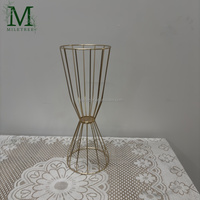 Support floral en fer forgé doré ajouré MILE pour mariage, idéal pour l'arrangement floral de la table principale et la décoration de chemin d'accès au mariage