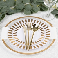 Vente en gros de vaisselle de luxe Tianxing Fournitures de décoration de mariage Assiette à dîner en plastique Assiette de présentation ronde dorée de 13 pouces