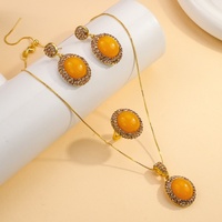 Parure de bijoux vintage de luxe léger pour femme, en alliage incrusté de zircon, comprenant boucles d'oreilles, collier et bague, kit 3 pièces pour usage quotidien et soirées, vente en gros