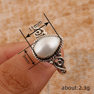 Anello Vintage Stile Barocco con Perle, Elegante Gioiello Classico di Moda per Donne - Product Image 4
