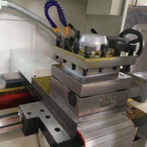 Nhà máy cung cấp ngang <span class=keywords><strong>4</strong></span>-trạm tháp pháo CNC bubut Máy cak6140 với thủy lực Chuck - Product Image 6