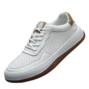 Chaussures de sport décontractées pour hommes, nouveau style tendance, en cuir véritable, respirantes, légères, antidérapantes, augmentant la taille, pour le printemps et l'été - Product Image 1