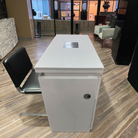 Table de manucure moderne de luxe avec collecteur de poussière, table de manucure double en verre et ensemble de chaises, design de salon de beauté pour le salon