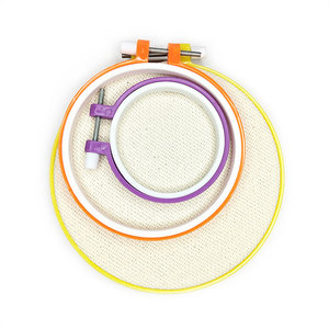 Cerceau à broder portable en plastique coloré, fourni par l'usine, pour la <span class=keywords><strong>couture</strong></span>, le point <span class=keywords><strong>de</strong></span> croix et les accessoires <span class=keywords><strong>de</strong></span> <span class=keywords><strong>couture</strong></span> pour le bricolage et l'artisanat. - Product Image 2