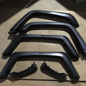 Pièces automobiles : passages de roues Toyota Land Cruiser FJ79, véhicule deux portes FZJ79 adapté au tout-terrain, résistant aux rayures, injecté sous pression. - Product Image 2