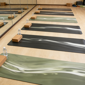 เสื่อโยคะยาง PU สองสี ความหนาแน่นสูง กันลื่น ลายแบบกำหนดเอง พร้อมสายสะพายเข้าชุด - Product Image 1