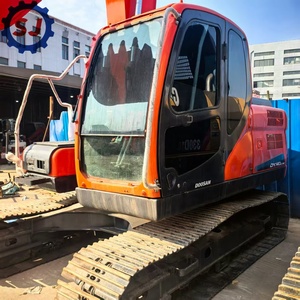 Excavatrice sur chenilles DOOSAN DX140LC 9C d'occasion en état quasi neuf (95%), modèle 2023, 14 tonnes, avec moteur, PLC, pompe et boîte de vitesses pour la construction - Product Image 4