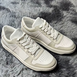 Chaussures plates blanches sur mesure de créateur haut de gamme avec cuir antidérapant, polyvalentes et adaptées à toutes les occasions, style décontracté - Product Image 1