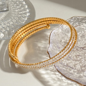 Aretas Winter New Light Luxury Retro Bracelet Venta al por mayor Acero inoxidable Chapado en oro Multi-Layer White Zircon Bracelet para mujer - Product Image 3