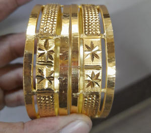 สร้อยข้อมือและกําไลสีทองที่เป็นมิตรต่อสิ่งแวดล้อมสําหรับโอกาสครบรอบและงานหมั้นจากอินเดีย - Product Image 6