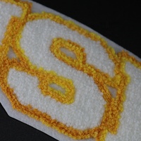 Fer sur nom de marque personnalisé Logo privé Chenille lettres de broderie patchs pour vêtements sweats à capuche