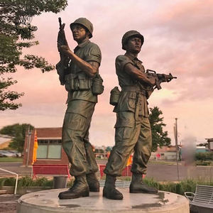 Escultura de Héroe Combatiente Conmemorativa de Metal para Exteriores del Proyecto BLVE City Square, Estatua de Guerrero de Bronce de Tamaño Real - Product Image 1