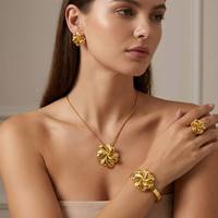 JUSNOVA Ensemble de bijoux papillon en acier inoxydable plaqué or 18 carats, collier, boucles d'oreilles et bague en filigrane pour femmes
