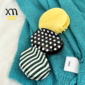 XinMei, pinzas para el cabello de estilo coreano a la moda para mujer, venta al por mayor, ovaladas, <span class=keywords><strong>2026</strong></span>, nueva pinza para el cabello con lunares, pinzas para el cabello personalizadas de acetato con logotipo - Product Image 1