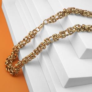Collar de Cadena Bizantina con Baño de Oro PVD, Joyería de Acero Inoxidable de Alta Calidad a Precio de Mayoreo - Product Image 2