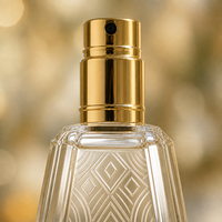 Vente en gros de flacons de parfum en verre vides de luxe avec logo personnalisé, bouchon pulvérisateur décoratif et boîte en papier assortie