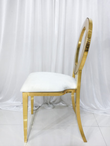 Location de chaises de mariage de luxe modernes dorées en acier inoxydable, cuir PU blanc, chaises de mariage pour événements hôteliers - Product Image 2