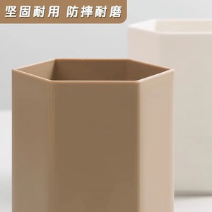 Portalápices hexagonal de plástico rojo ladrillo, organizador de escritorio de oficina para estudiantes y niños, estilo minimalista - Product Image 4