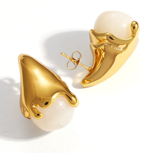 ต่างหูทรงหยดน้ำชุบทองประดับเรซิ่น ดีไซน์ทันสมัย สวยหรูสำหรับผู้หญิง - Product Image 5