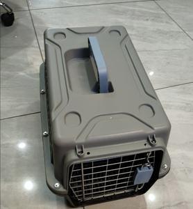 Personalizzato solido modello di plastica Air Box per piccoli animali domestici stile moderno gatto cane gabbia con pulsante di chiusura per i viaggi all'aperto in auto - Product Image 3