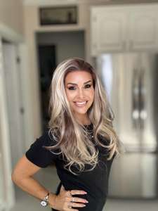 วิกผมใยสังเคราะห์ญี่ปุ่นแบบใส 13x4 สีบลอนด์ไฮไลท์อุ่นๆ แฟชั่น ทันสมัย  พร้อมไรผมที่ถูกรูปทรงไว้แล้ว  ลอนซุปเปอร์เวฟ ทนความร้อน - Product Image 3