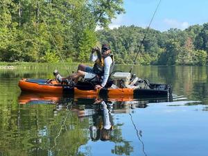 Kayak à pédales monoplace de 10,5 pieds avec propulsion par hélice, canoë électrique pour 1 personne, en plastique HDPE léger, pour la pêche - Product Image 2