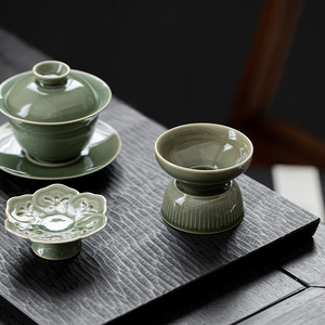 Juego de filtros de colador de té de cerámica hecho a mano Yue Kiln diseño moderno <span class=keywords><strong>Celadon</strong></span> para uso doméstico accesorios de té Kung Fu Filtro de té - Product Image 2
